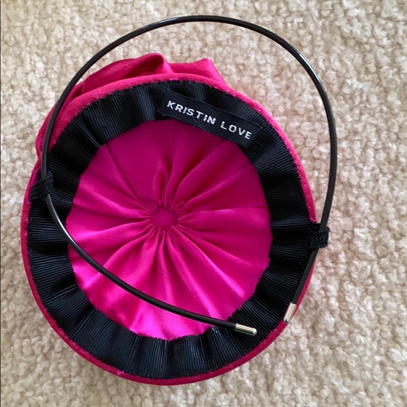 Hot pink fascinator hat to raise your accessory game!💗 - Picture 2 of 2